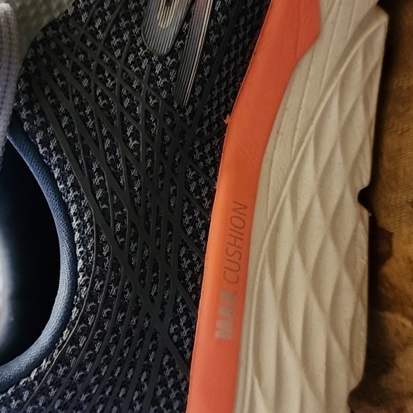 Sketchers Air cooled Goga Mat Max Cushion shoe - Picture 2 of 5